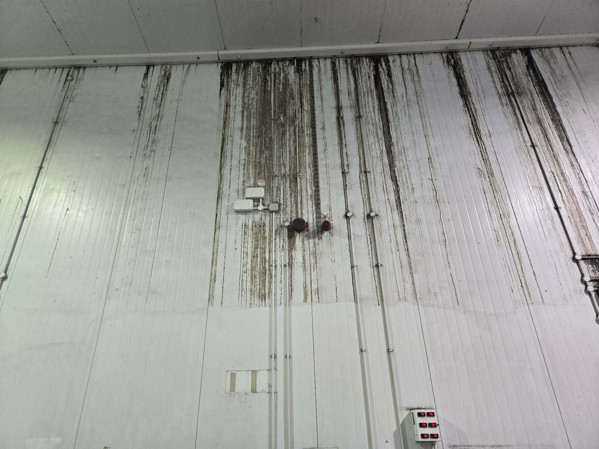 high level cleaning of dirt from walls; factory cleaning company high level cleaning of dirt from walls; factory cleaning company